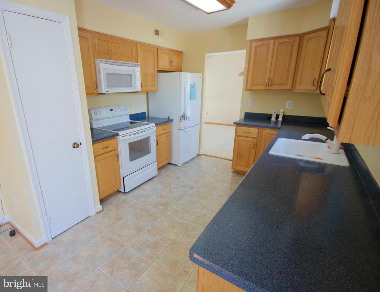 4317 Pleasant Valley Road Chantilly, VA 20151 - Photo 6 of 30 Kitchen