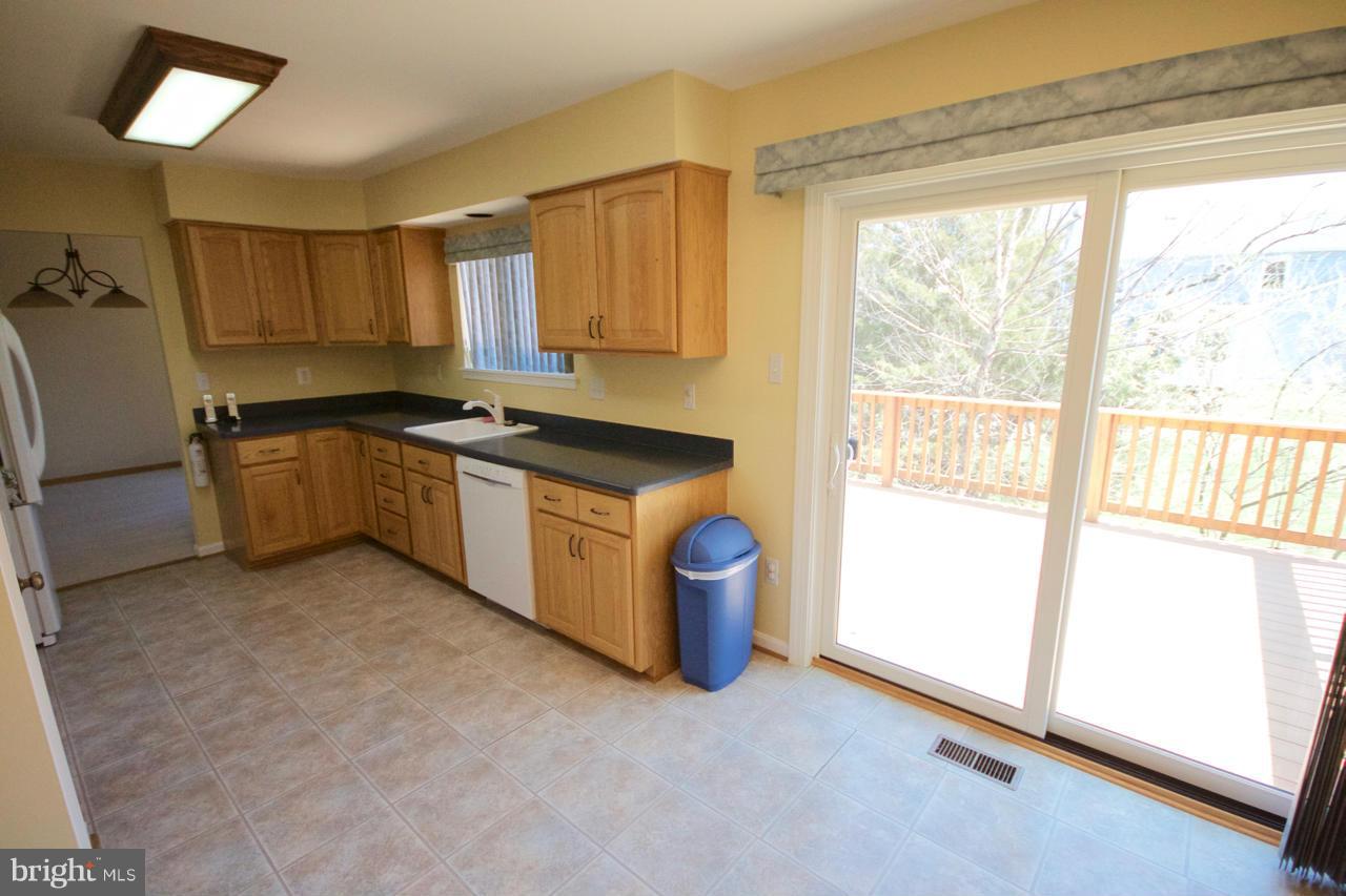 4317 Pleasant Valley Road Chantilly, VA 20151 - Photo 7 of 30 Kitchen