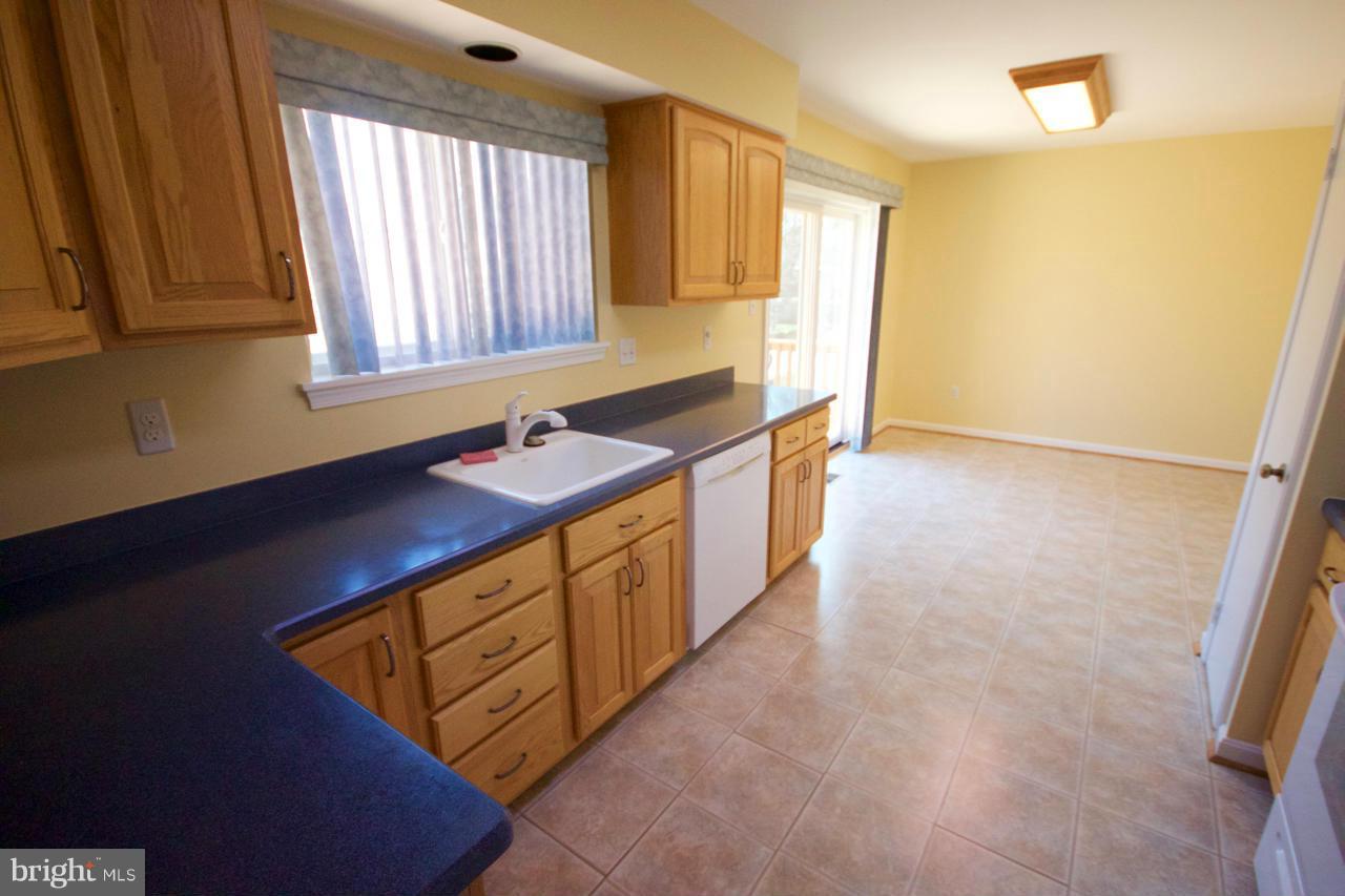 4317 Pleasant Valley Road Chantilly, VA 20151 - Photo 8 of 30 Kitchen