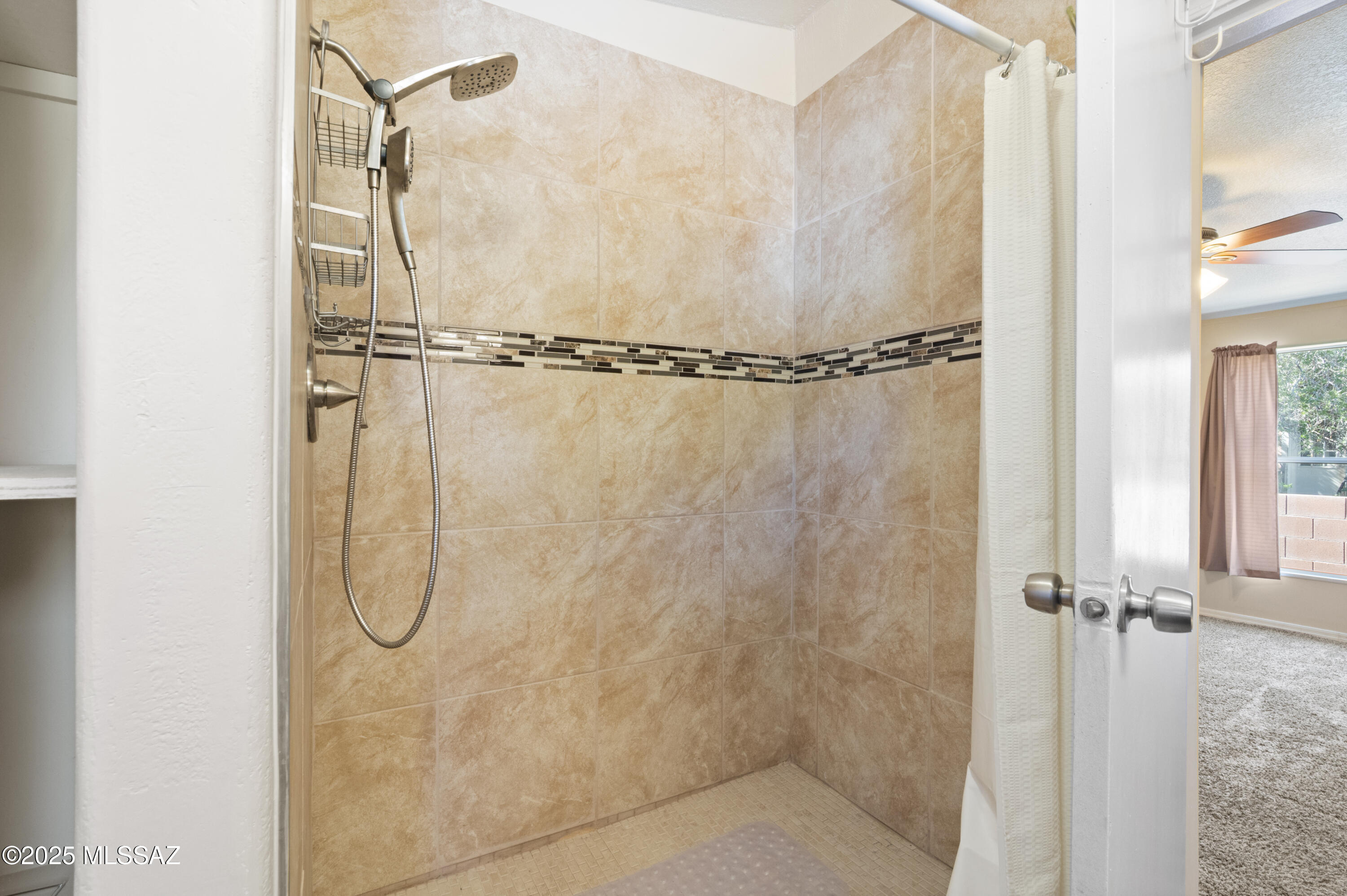 6205 East Rough Rock Drive Tucson, AZ 85756 - Photo 13 of 30 a bathroom with a shower