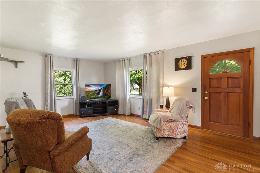 6078 Dayton Springfield Road Springfield, OH 45502 - Photo 4 of 28 Gallery Image 4