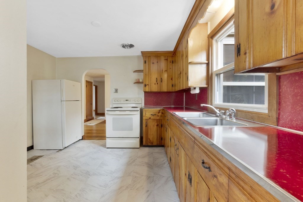 8 McIntyre Road Saugus, MA 01906 - Photo 8 of 19 Gallery Image 8