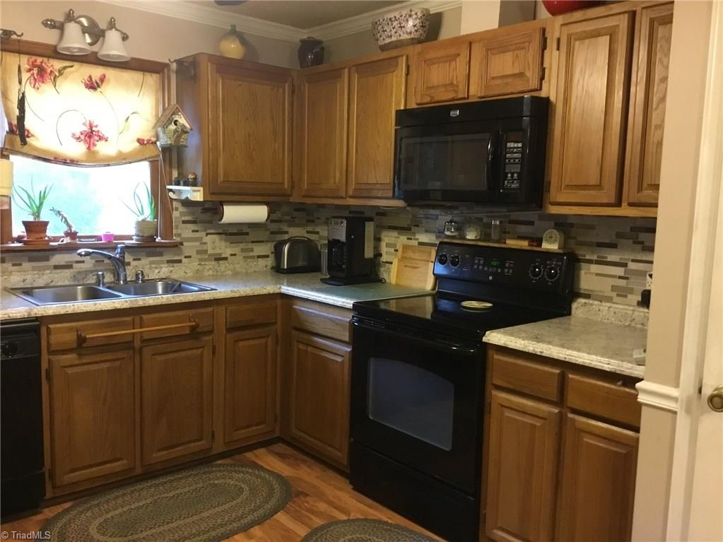 923 Aberdeen Road High Point, NC 27265 - Photo 12 of 30 Gallery Image 12