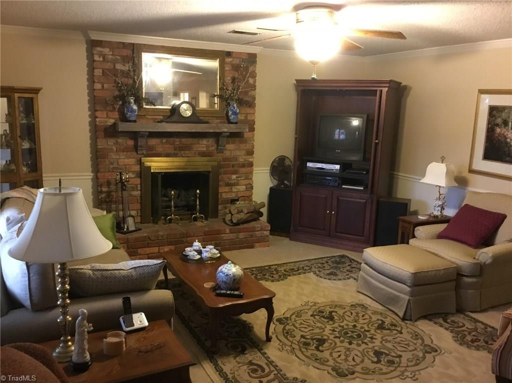 923 Aberdeen Road High Point, NC 27265 - Photo 6 of 30 Gallery Image 6