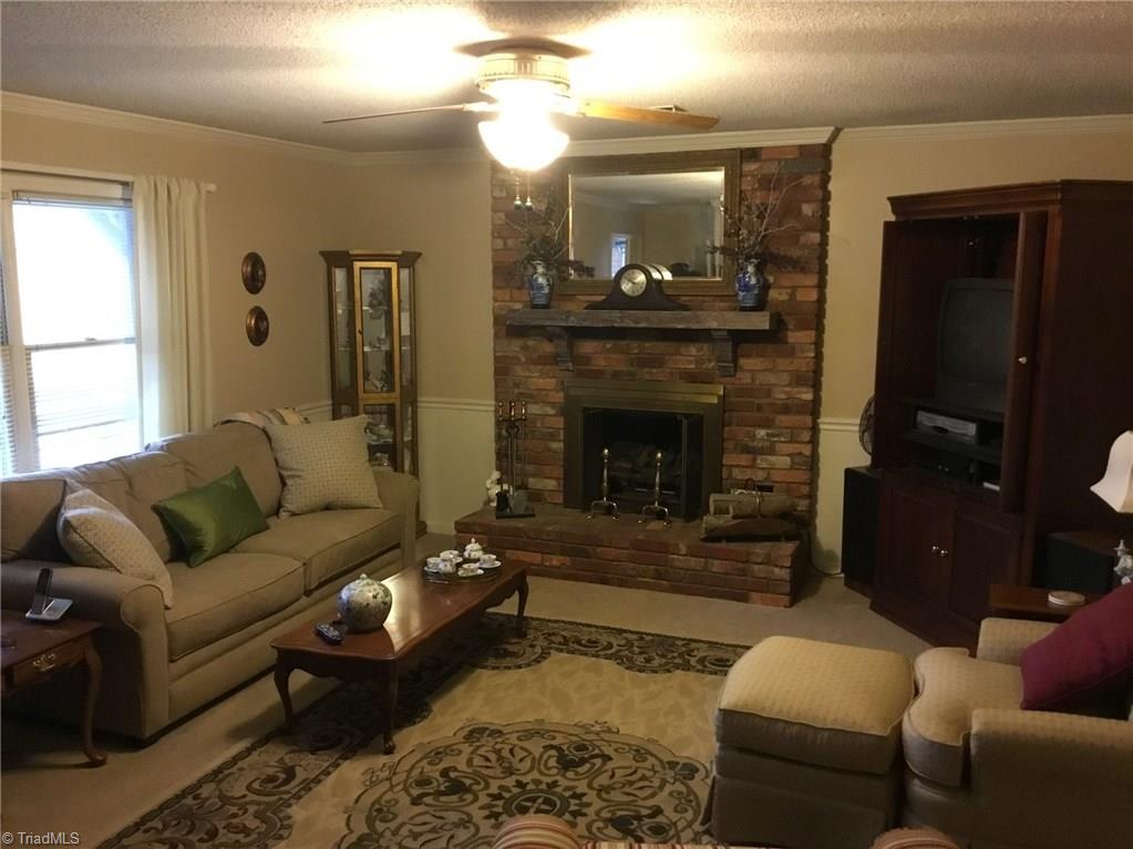 923 Aberdeen Road High Point, NC 27265 - Photo 7 of 30 Gallery Image 7