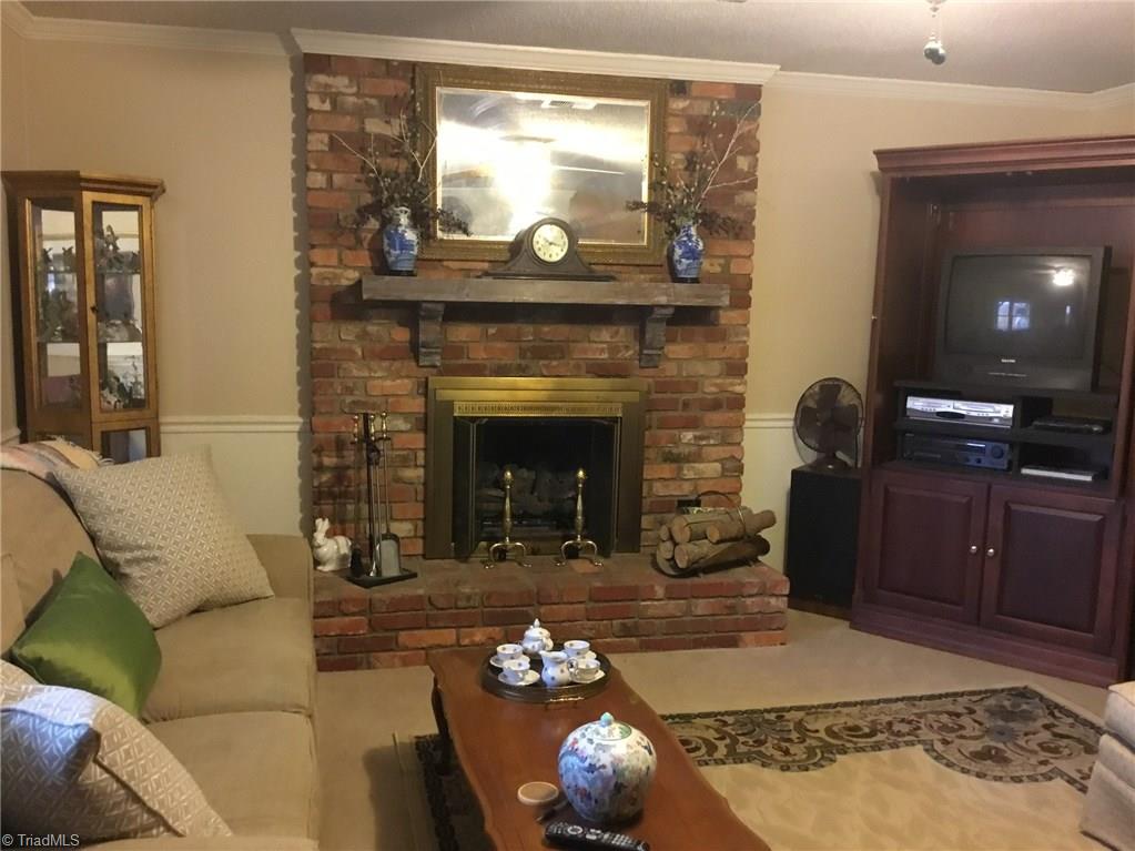 923 Aberdeen Road High Point, NC 27265 - Photo 8 of 30 Gallery Image 8