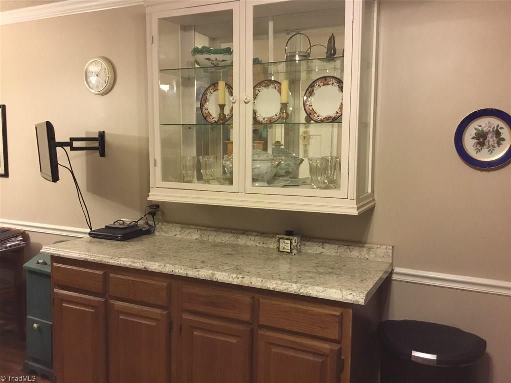 923 Aberdeen Road High Point, NC 27265 - Photo 10 of 30 Gallery Image 10