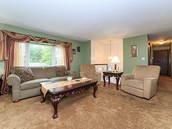 21 Heritage Road Billerica, MA 01821 - Photo 8 of 24 Gallery Image 8