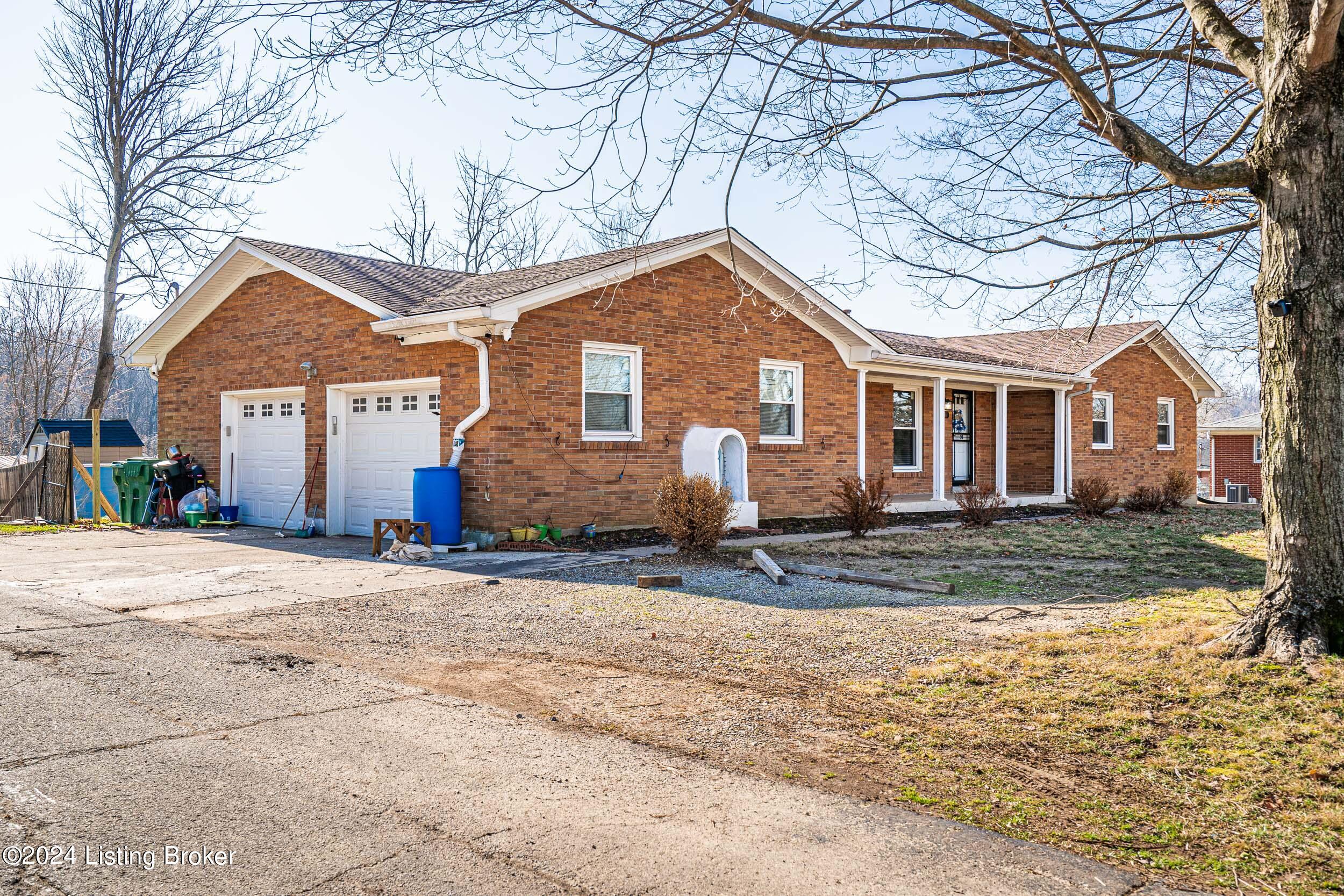 7111 Manslick Road Louisville, KY 40214 - Photo 4 of 19 7111 Manslick Rd-7