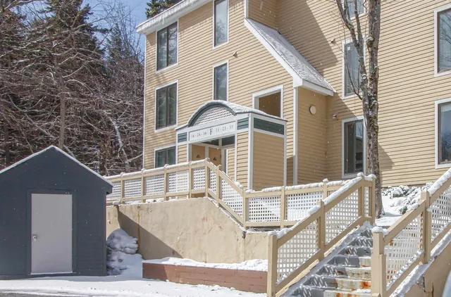 $405,000 | 6 G Northbrook Vlg Way, Unit 23, West Dover, VT 05356