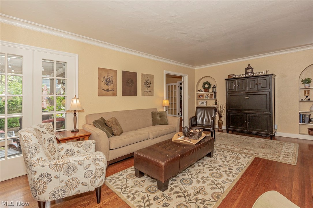 3259 Daleford Road Cleveland, OH 44120 - Photo 14 of 35 Living room with classic architectural details.