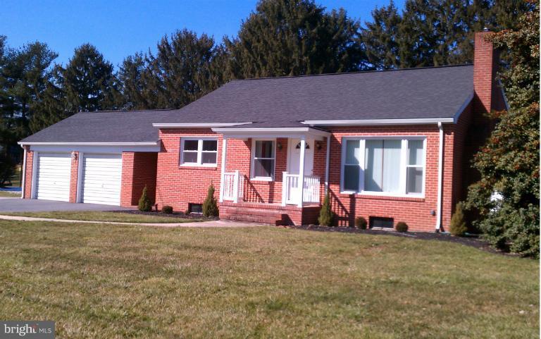 11677 Country Club Road Waynesboro, PA 17268 - Photo 15 of 15 Exterior (Front)