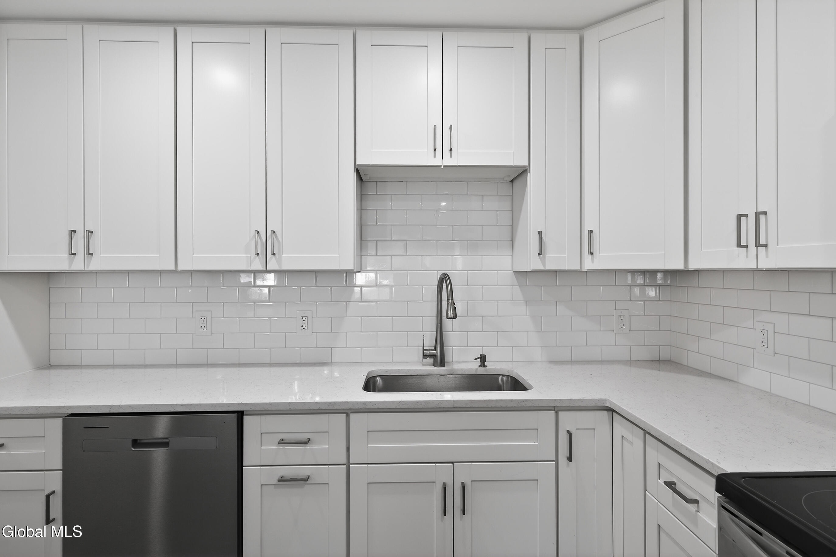 6 Arrow Street, Unit 3 Colonie, NY 12304 - Photo 12 of 32 014-6-Arrow-St-Schenectady-NY-12304_Unit