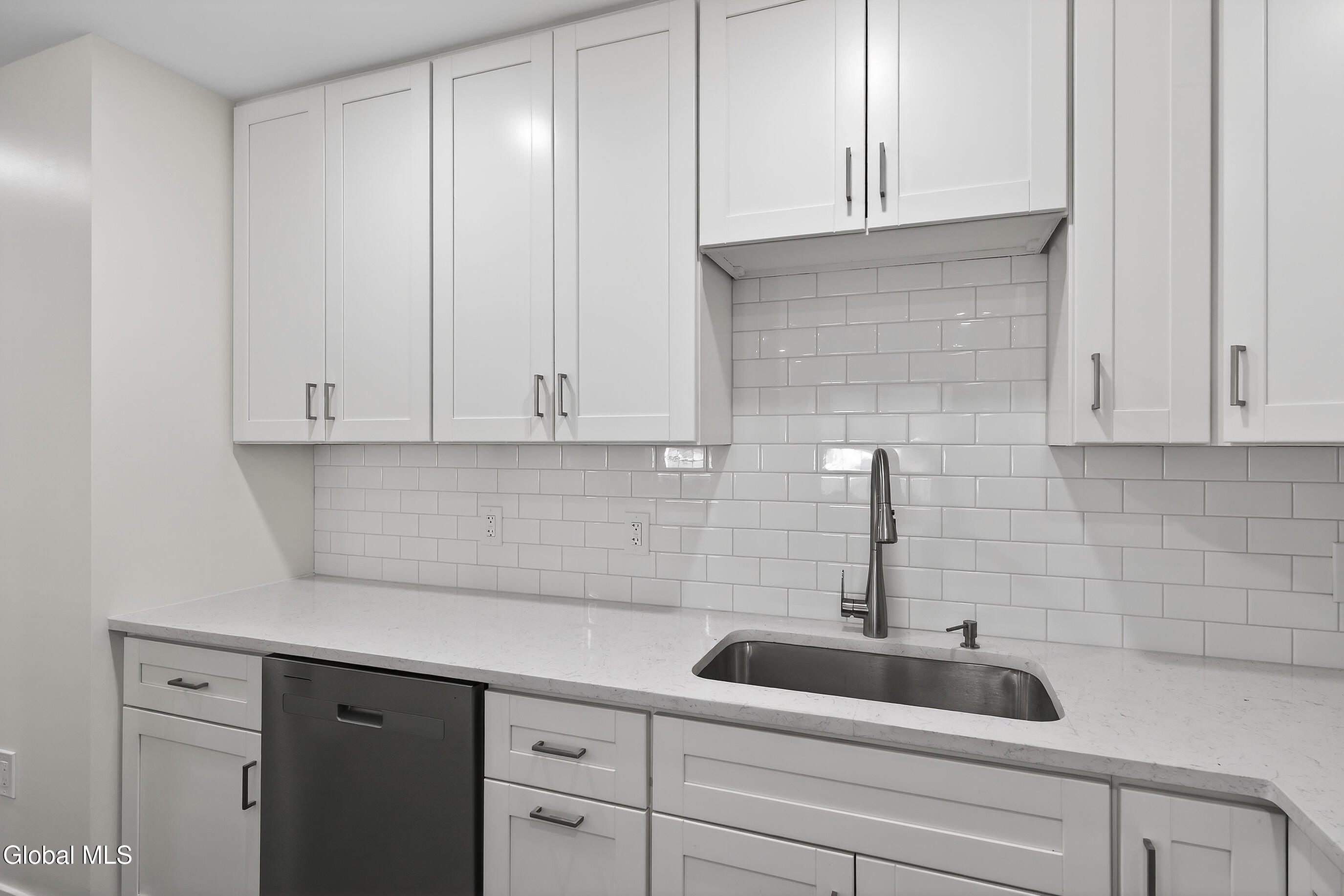 6 Arrow Street, Unit 3 Colonie, NY 12304 - Photo 13 of 32 015-6-Arrow-St-Schenectady-NY-12304_Unit