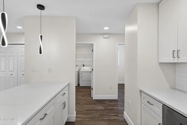 $2,000 | 6 Arrow Street, Unit 3, Colonie, NY 12304