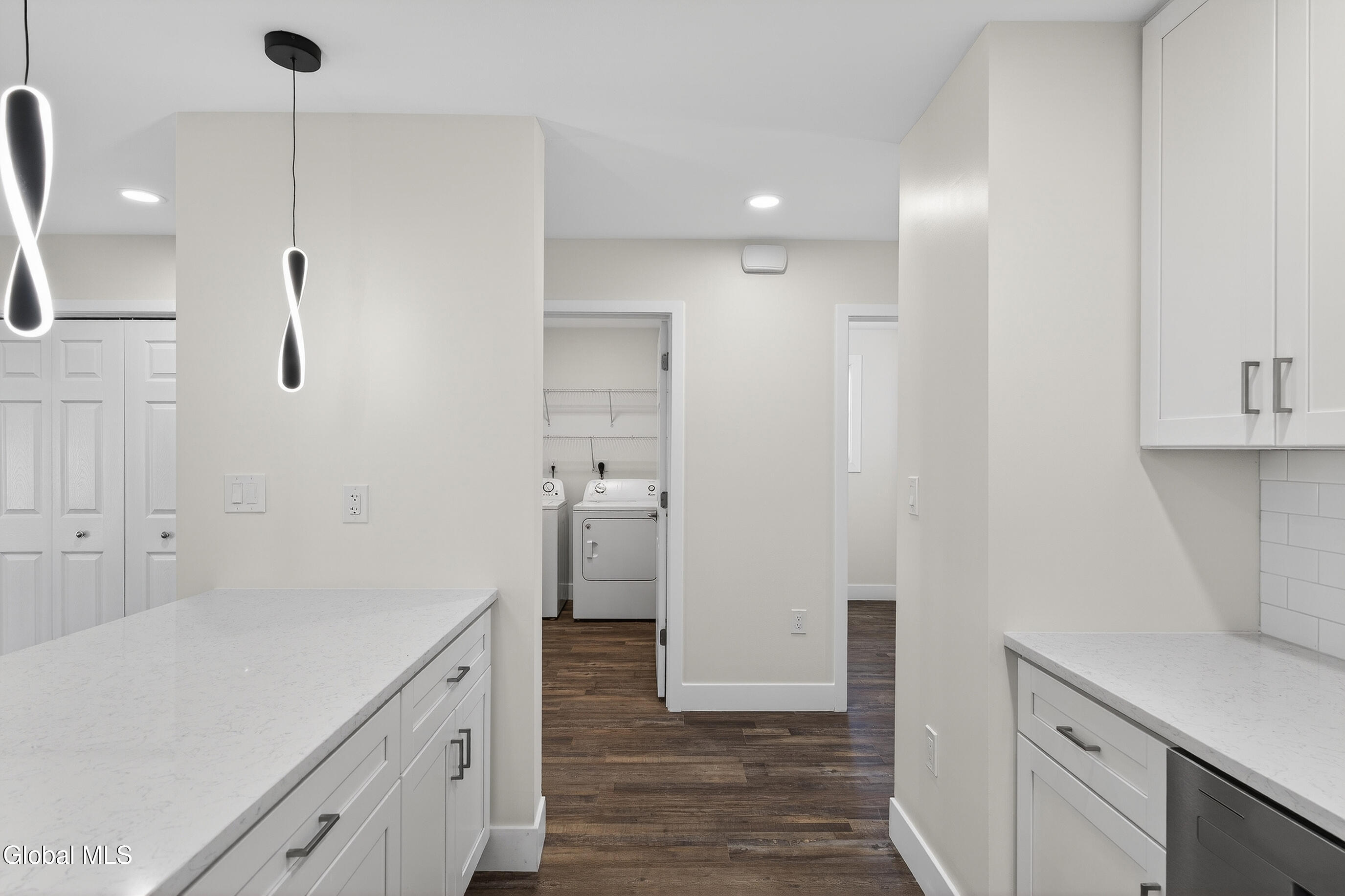 6 Arrow Street, Unit 3 Colonie, NY 12304 - Photo 14 of 32 016-6-Arrow-St-Schenectady-NY-12304_Unit