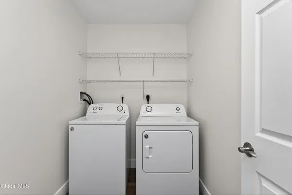 $2,000 | 6 Arrow Street, Unit 3, Colonie, NY 12304