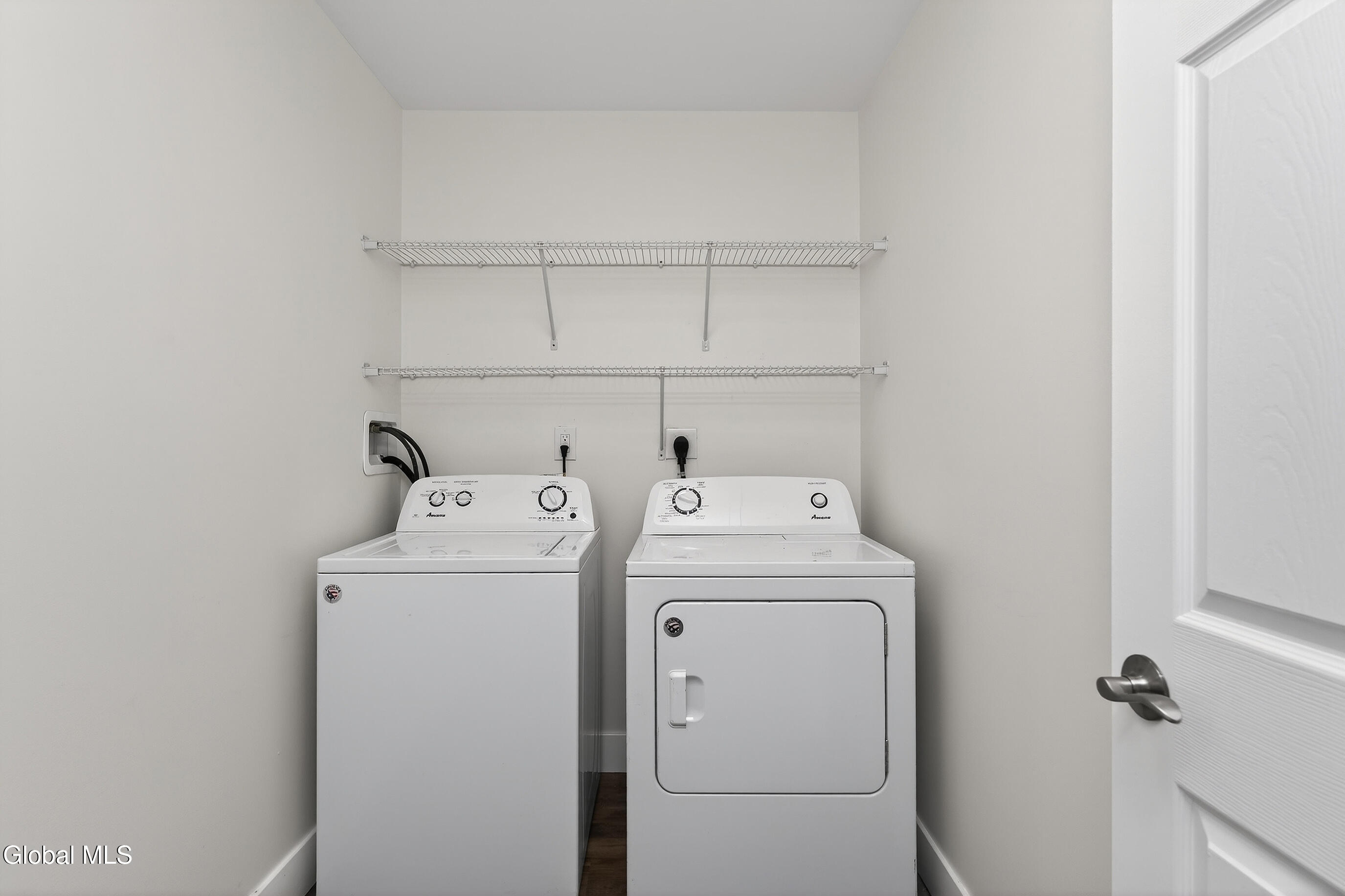 6 Arrow Street, Unit 3 Colonie, NY 12304 - Photo 15 of 32 017-6-Arrow-St-Schenectady-NY-12304_Unit