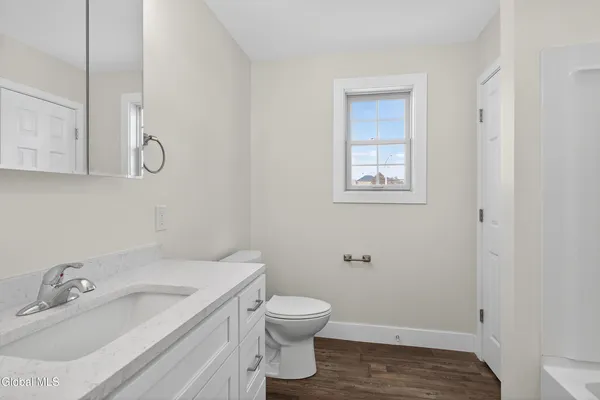 $2,000 | 6 Arrow Street, Unit 3, Colonie, NY 12304