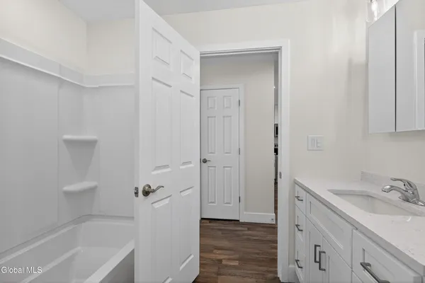 $2,000 | 6 Arrow Street, Unit 3, Colonie, NY 12304