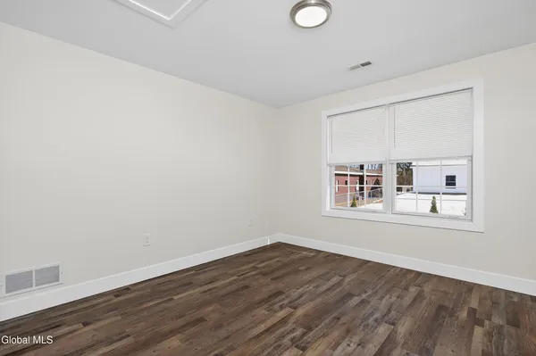 $2,000 | 6 Arrow Street, Unit 3, Colonie, NY 12304