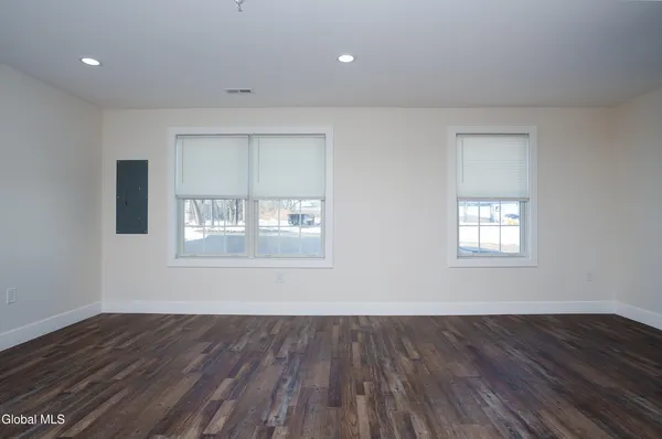 $2,000 | 6 Arrow Street, Unit 3, Colonie, NY 12304