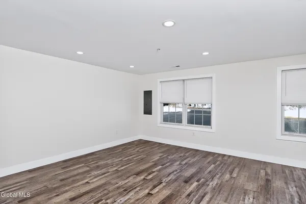 $2,000 | 6 Arrow Street, Unit 3, Colonie, NY 12304