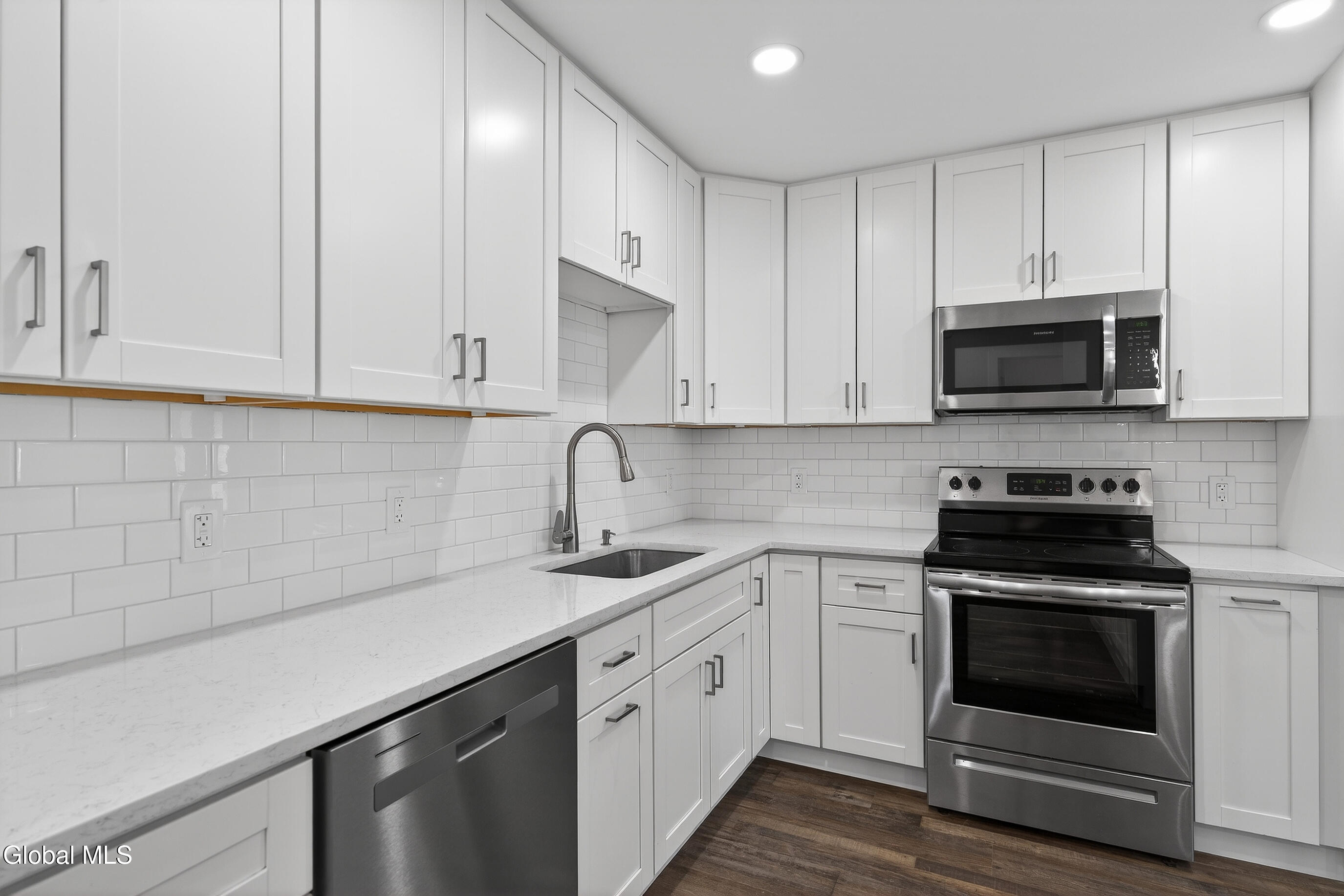 6 Arrow Street, Unit 3 Colonie, NY 12304 - Photo 10 of 32 012-6-Arrow-St-Schenectady-NY-12304_Unit