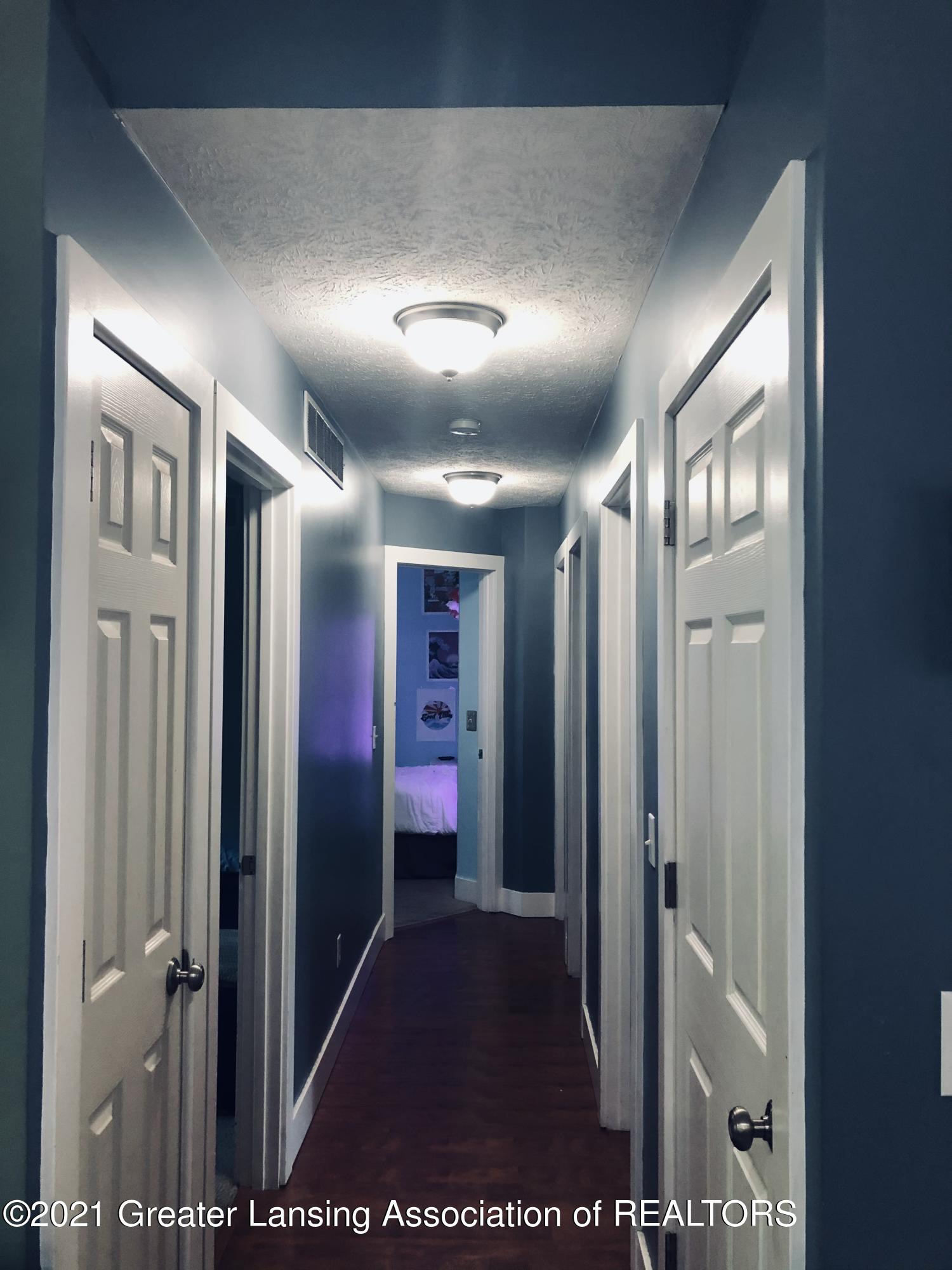 3145 Innsbrook Drive Owosso, MI 48867 - Photo 8 of 30 Hallway layout