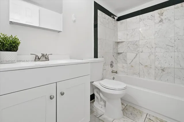 $243,000 | 6960 Miami Gardens Drive, Unit 2124, Hialeah, FL 33015