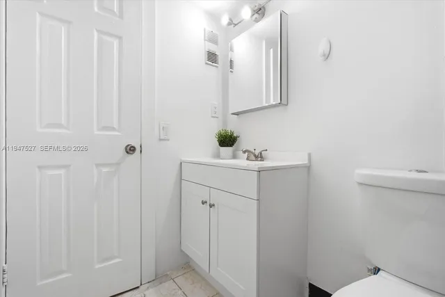 $243,000 | 6960 Miami Gardens Drive, Unit 2124, Hialeah, FL 33015