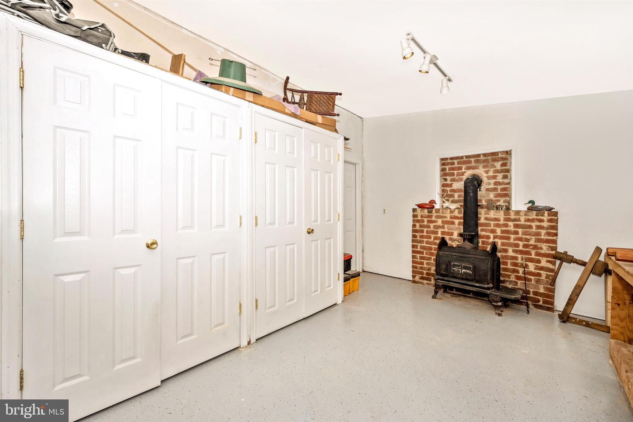 1107 Hoffmaster Road Knoxville, MD 21758 - Photo 47 of 111 Workshop's woodstove does not convey.
