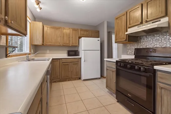 $240,900 | 1109 Candlewick Drive, Poplar Grove, IL 61065