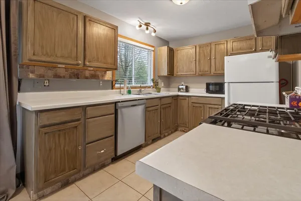 $240,900 | 1109 Candlewick Drive, Poplar Grove, IL 61065