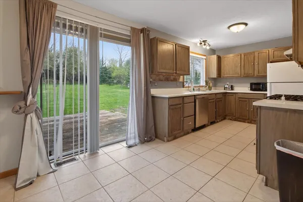 $240,900 | 1109 Candlewick Drive, Poplar Grove, IL 61065