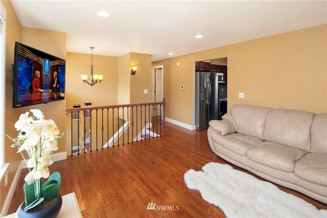 11014 Northeast 150th Street Bothell, WA 98011 - Photo 5 of 18 Gallery Image 5