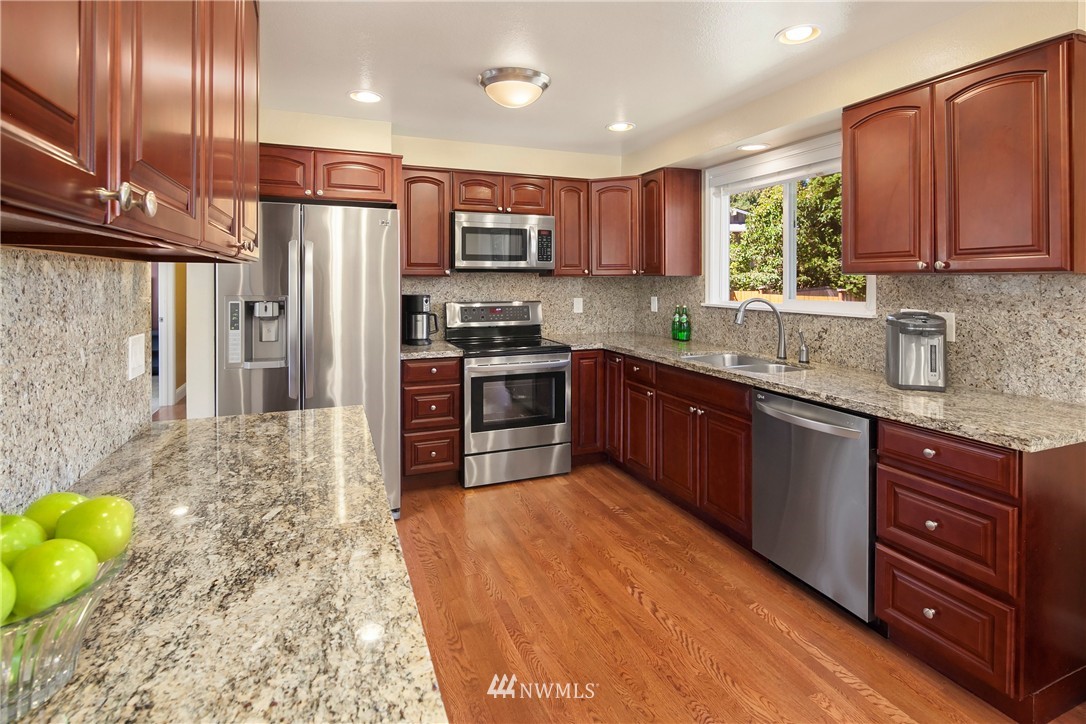 11014 Northeast 150th Street Bothell, WA 98011 - Photo 6 of 18 Gallery Image 6