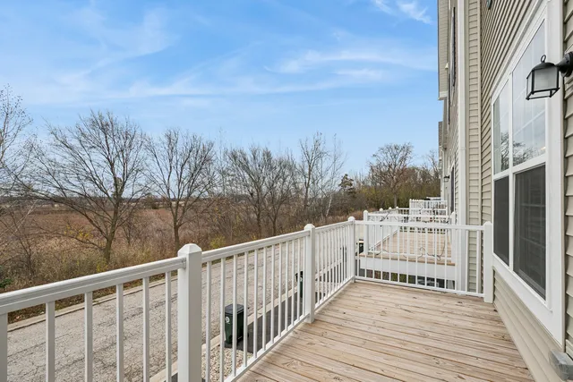 $355,000 | 709 Neubauer Circle, Lindenhurst, IL 60046