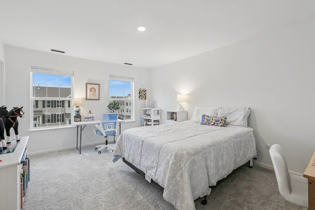 $355,000 | 709 Neubauer Circle, Lindenhurst, IL 60046