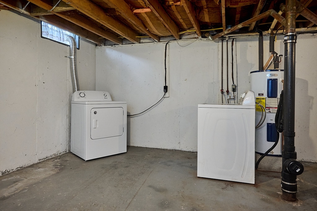 170 East Hadley Road, Unit 124 Amherst, MA 01002 - Photo 13 of 20 a utility room with dryer and washer