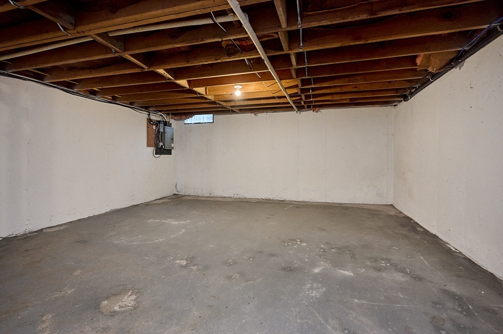 170 East Hadley Road, Unit 124 Amherst, MA 01002 - Photo 14 of 20 a view of an empty room