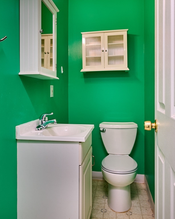 170 East Hadley Road, Unit 124 Amherst, MA 01002 - Photo 7 of 20 a bathroom with a toilet sink and mirror