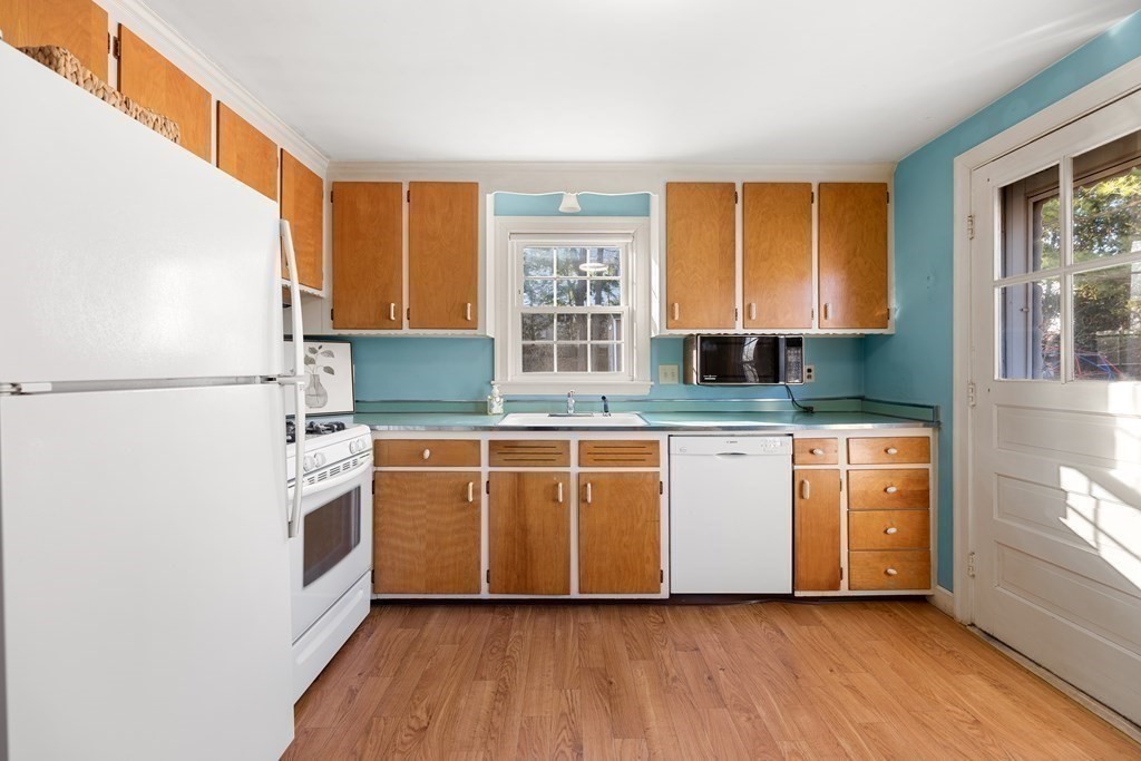 57 Yerxa Road Arlington, MA 02474 - Photo 4 of 16