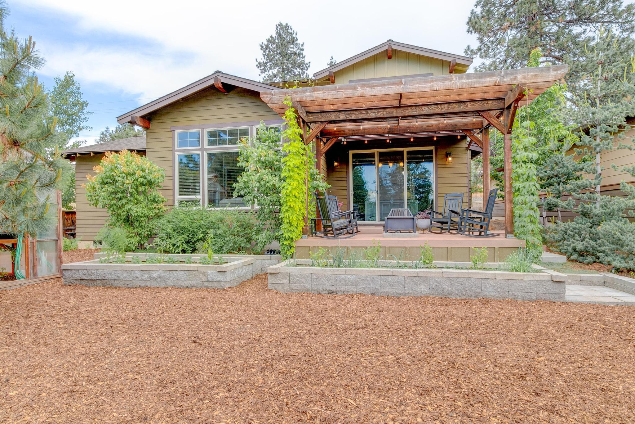 61521 Southwest Blakely Road Bend, OR 97702 - Photo 6 of 47 Address Here-7