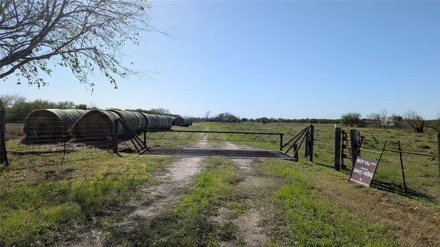 $500,000 | 0 South Meadow Lane, El Campo, TX 77437