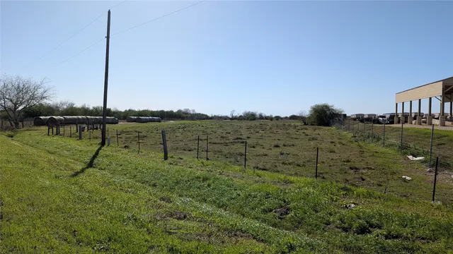 $500,000 | 0 South Meadow Lane, El Campo, TX 77437