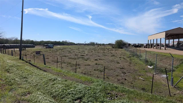 $500,000 | 0 South Meadow Lane, El Campo, TX 77437