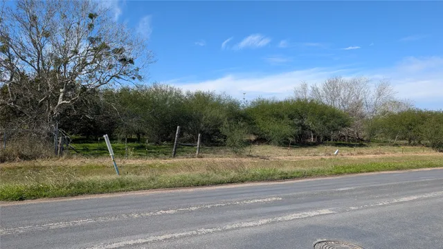 $500,000 | 0 South Meadow Lane, El Campo, TX 77437
