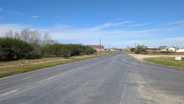 $500,000 | 0 South Meadow Lane, El Campo, TX 77437