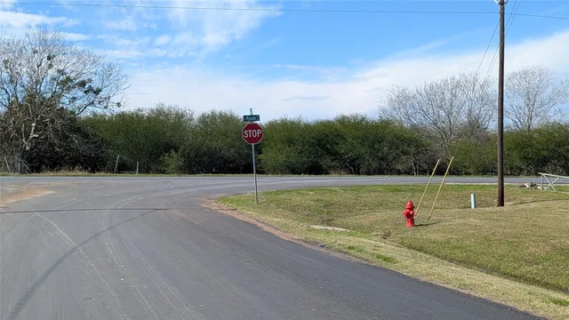 $500,000 | 0 South Meadow Lane, El Campo, TX 77437